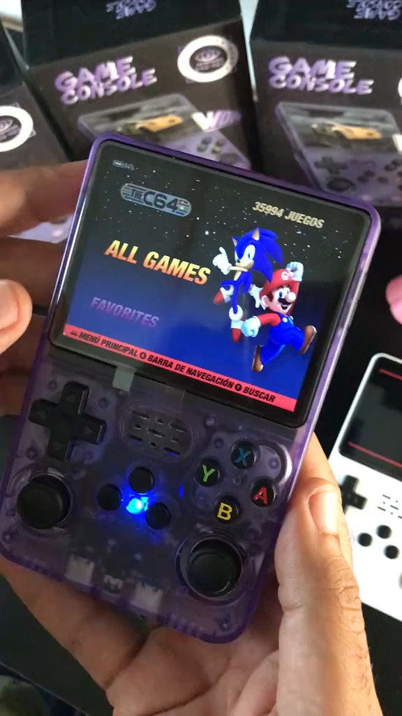 Consola Retro Portátil R36S PRO con +30.000 Juegos – Pantalla HD, Batería de Larga Duración y Emuladores Clásicos - Miniatura del video